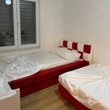 别墅 Nikol 地拉那